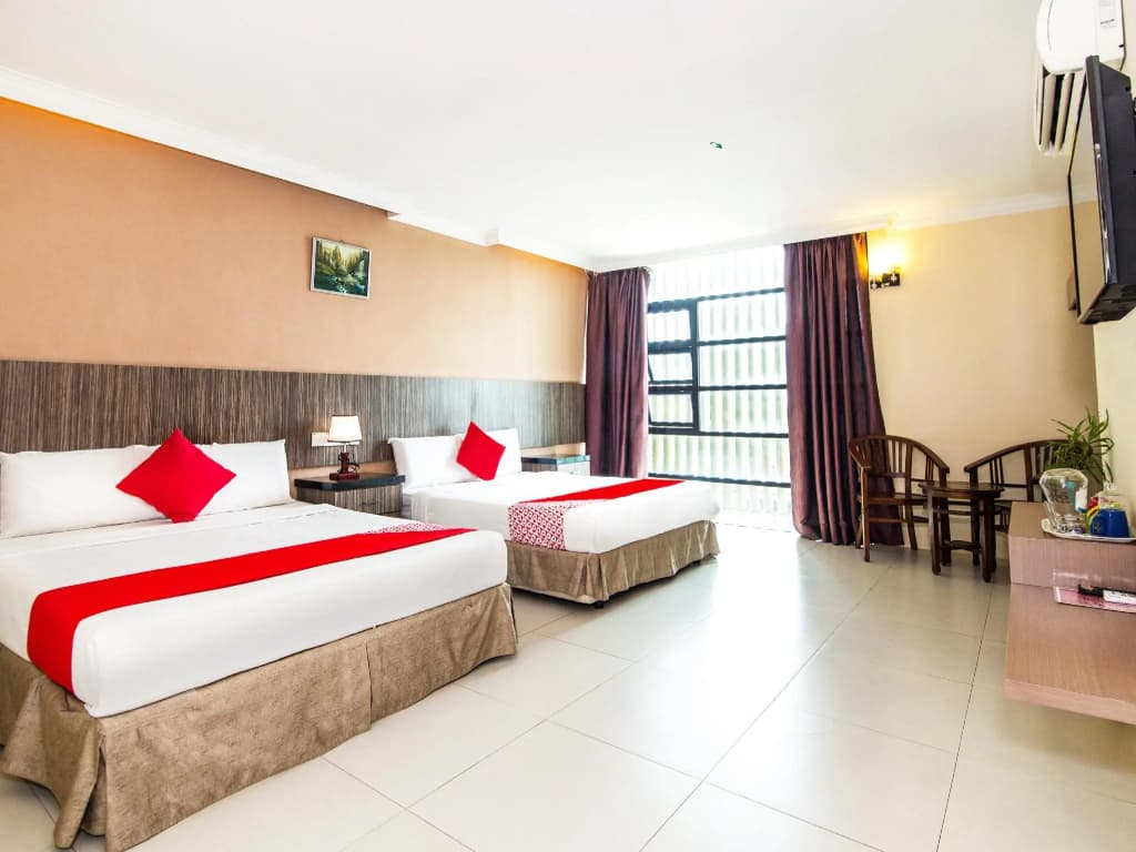 OYO 443 Crystal City Hotel - photo 2
