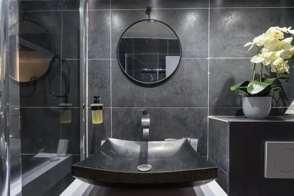 Chic Apartment With Patio - 2br/6p - Le Marais - photo 8