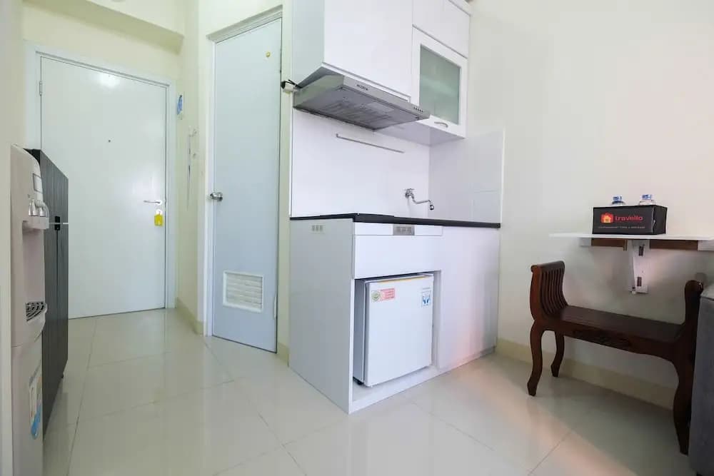 Tranquil 2BR @ Green Pramuka Apartment - photo 4