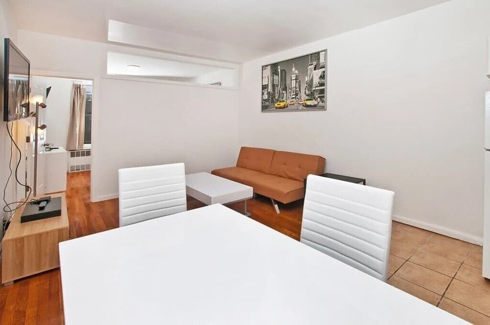 Renovated 2 BR on Upper East Side - photo 16