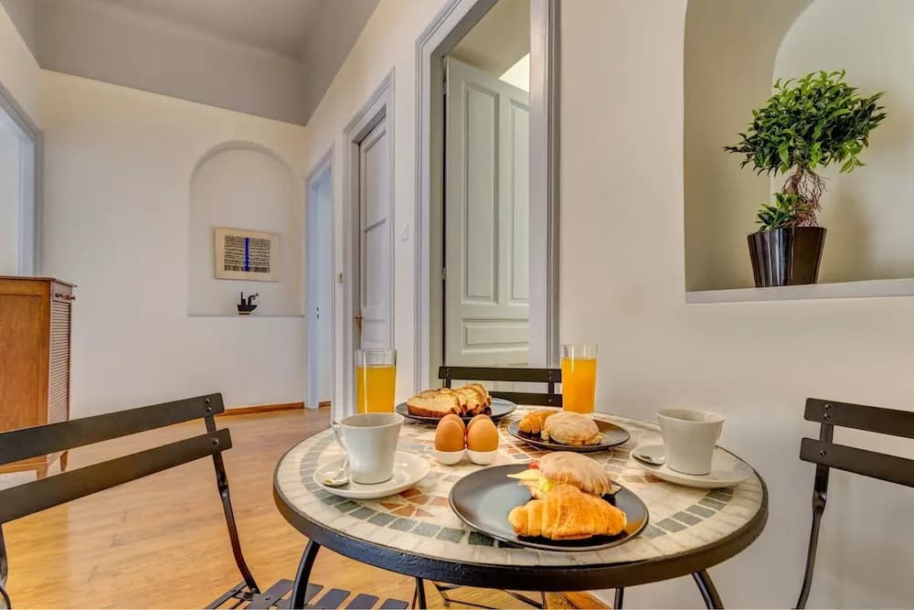 Neoclassical apartment next to Acropolis - photo 10