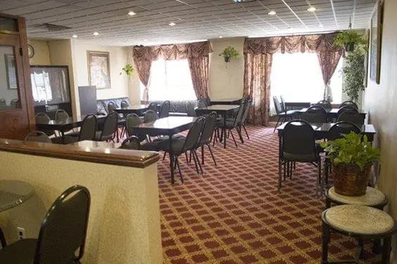 Regency Inn Suites - photo 8