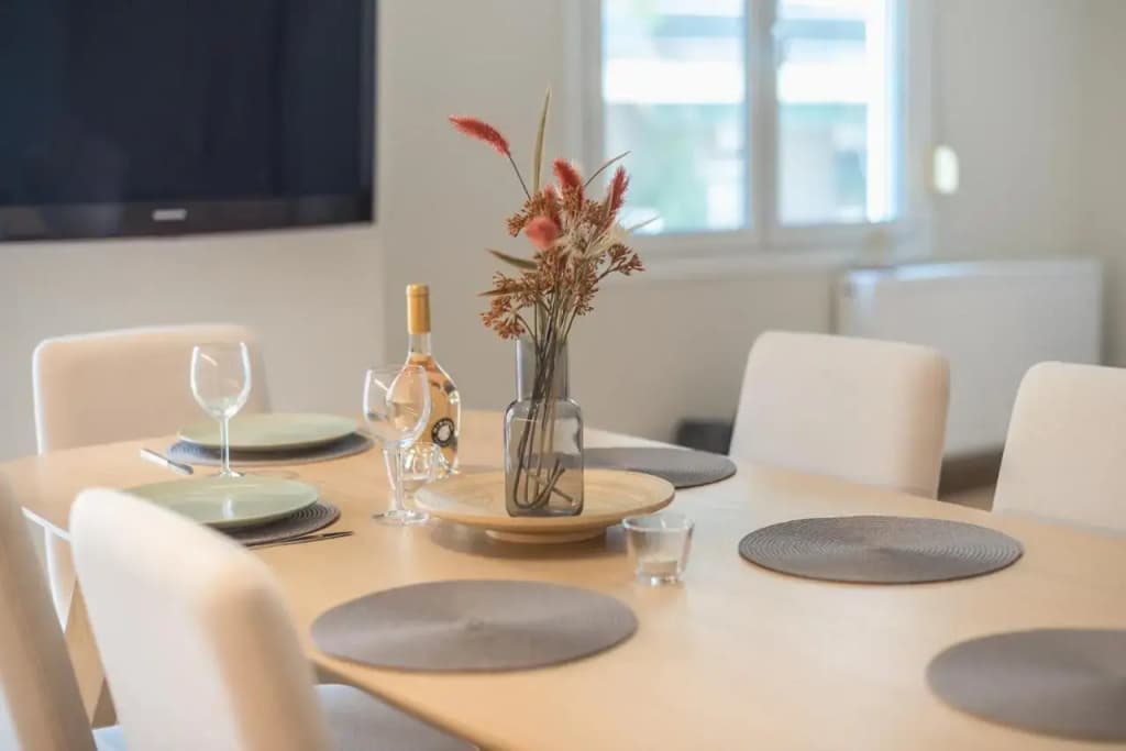 Stylish 2BDR Apt by Acropolis - photo 9