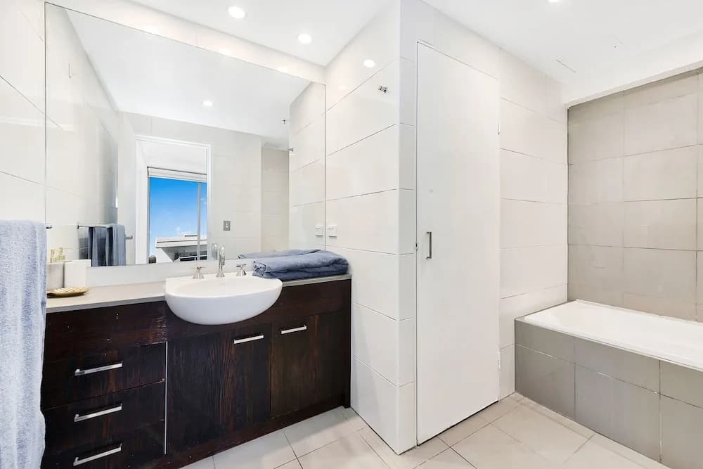 Contemporary Apartment Living - photo 9