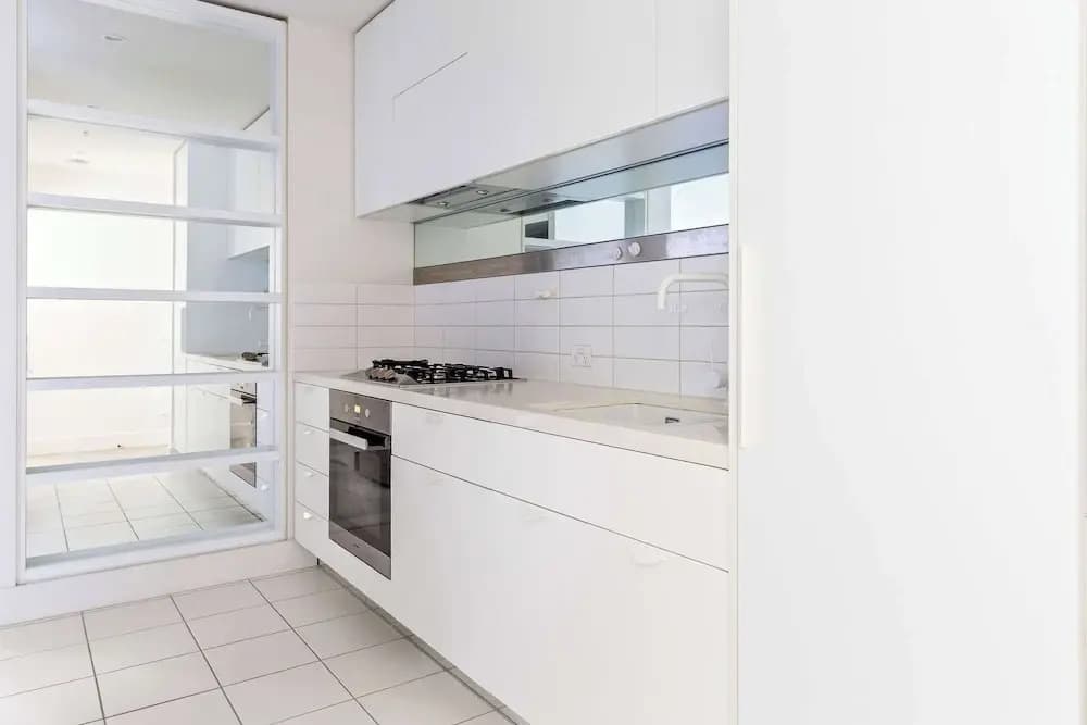 City View 2br, Free Parking, Bright & Central Apt - photo 4