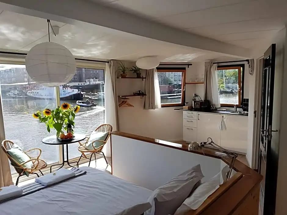 Houseboat Concordia B&B - photo 2
