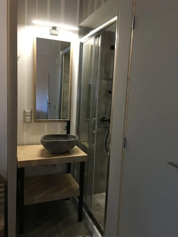 NakosHomes Luxury Studio Apartment - photo 8