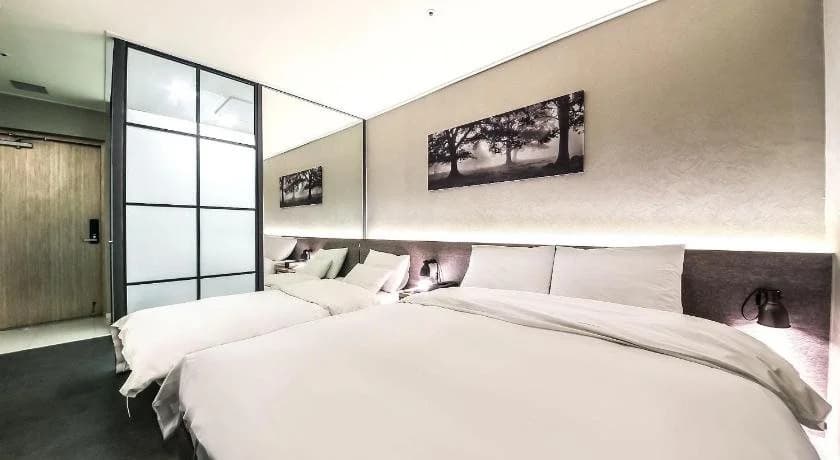 Blvd Hotel - photo 18
