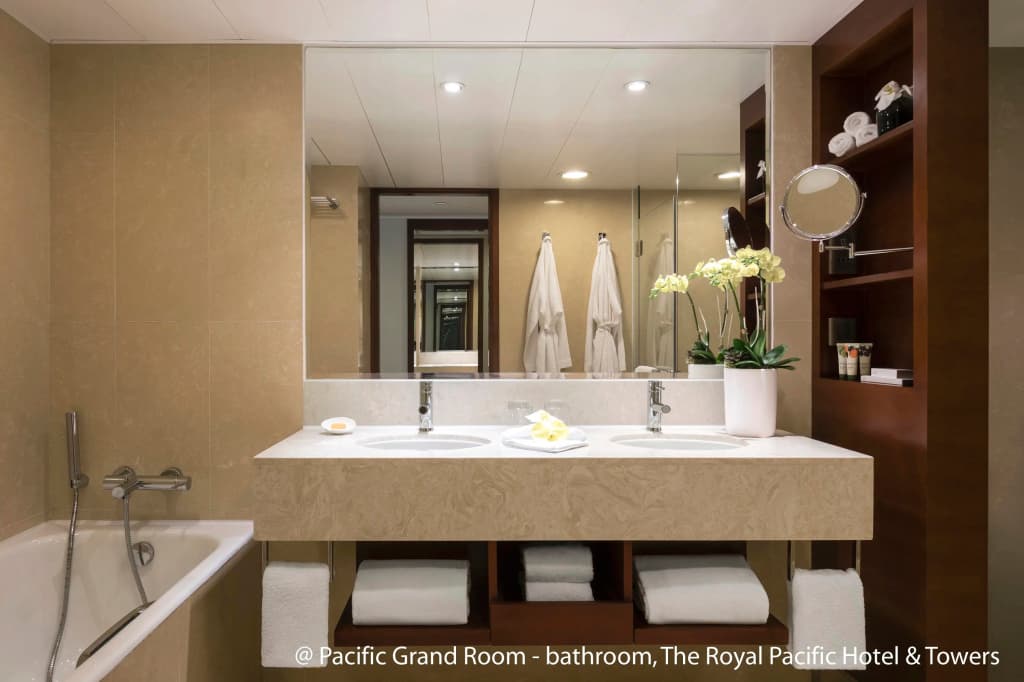 The Royal Pacific Hotel & Towers - photo 18