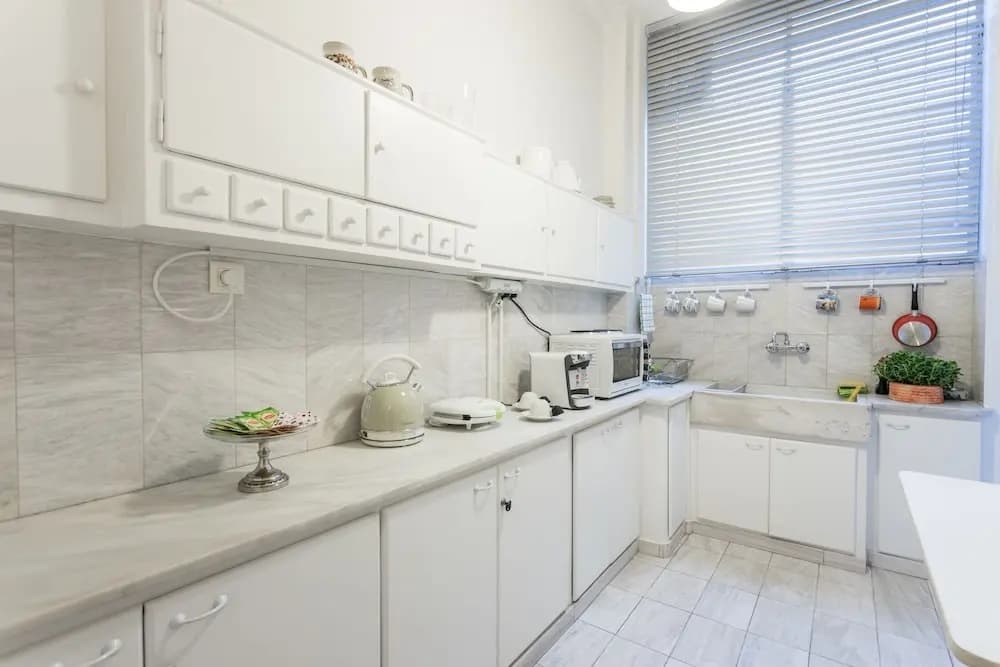 Elegant & Spacious 2bdr Flat - photo 17