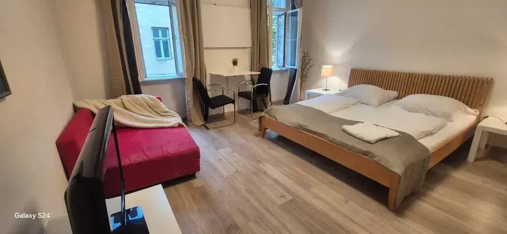Charming 1BR Apt Near Central Vienna - photo 3