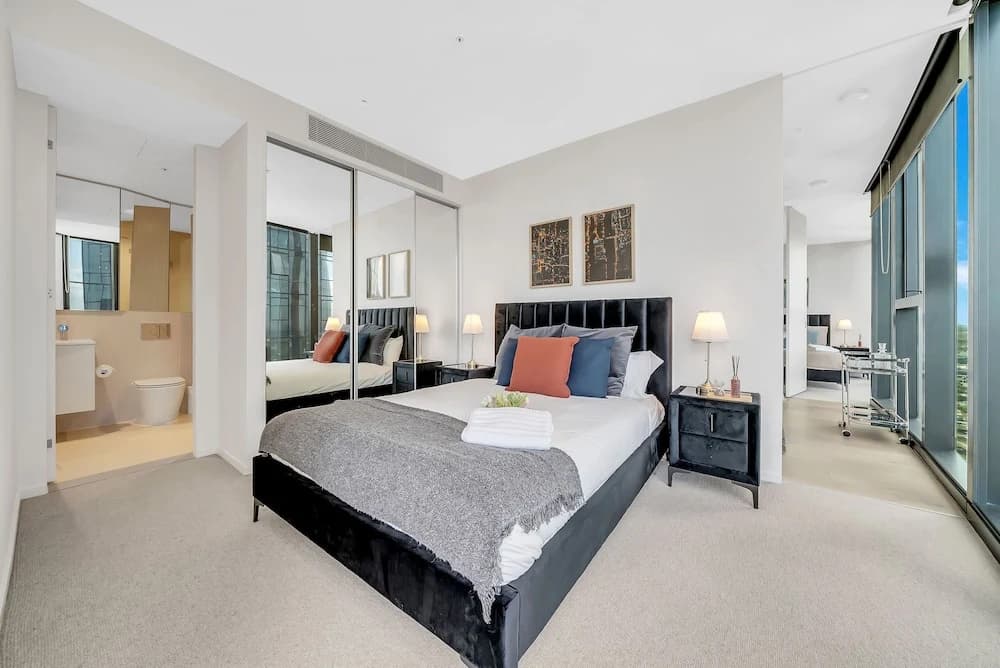 Melbourne Square Apartments - photo 16