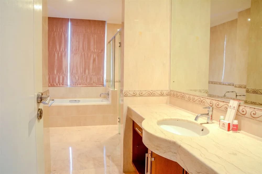 Spacious FX Residence with Mall Access - photo 8