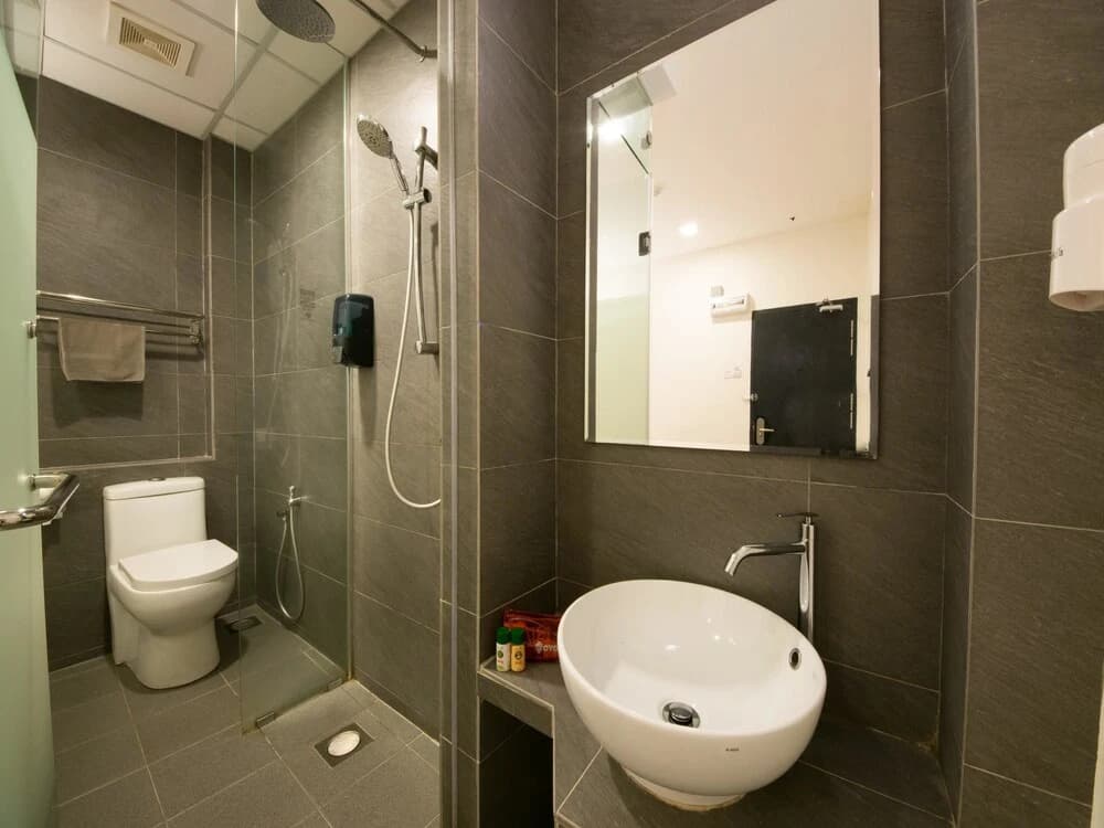 OYO 136 Ceria Hotel - photo 10