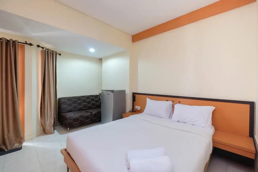 Homey and Nice Studio at Tamansari Sudirman Apartment - photo 4
