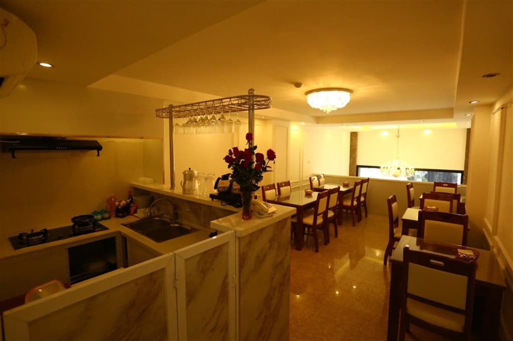 Queen Light Hotel - photo 16