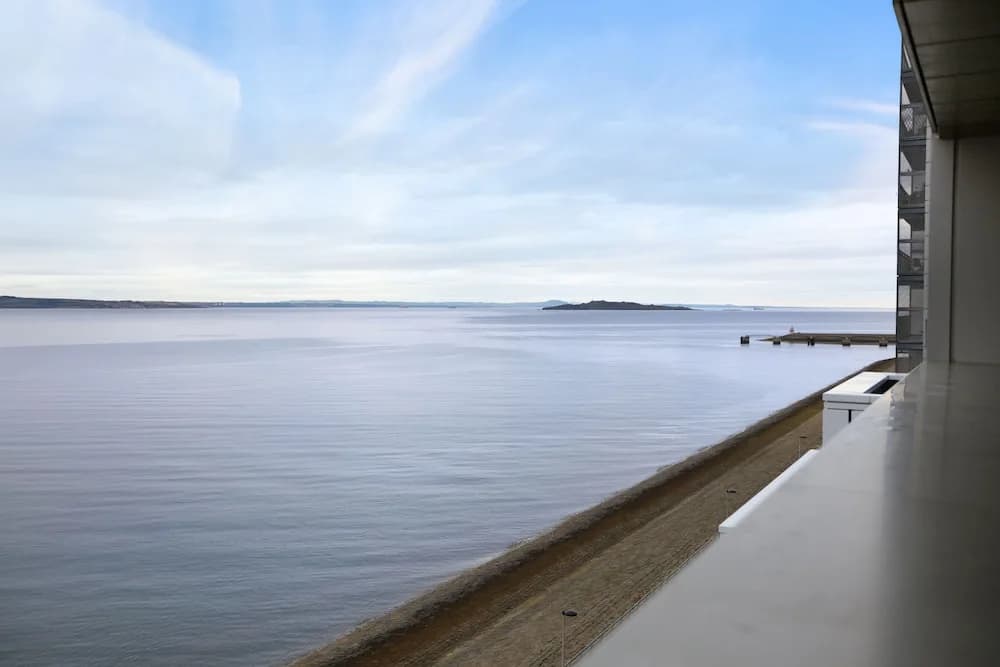Waterfront Penthouse - photo 8