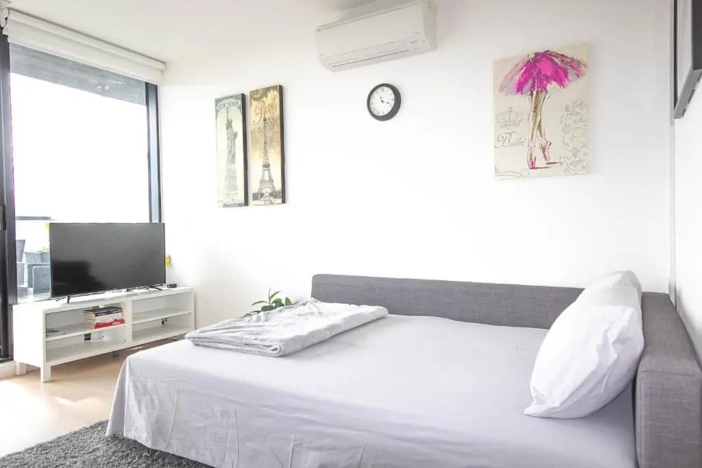 South Yarra City View Apartment with Car Park, Amazon Alexa, Spotify, Netflix, and WiFi - photo 6