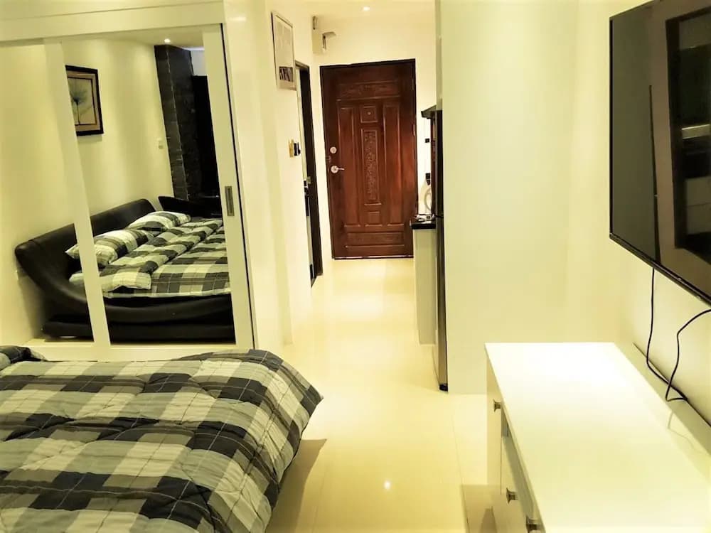 11th Floor Studio at View Talay 1 - photo 3