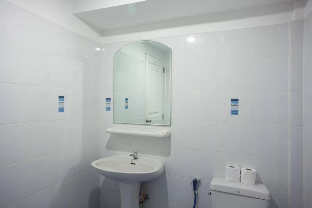 The Expat Hotel - photo 10