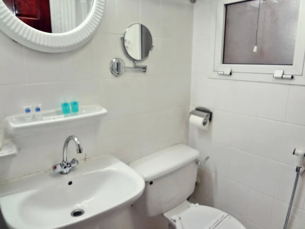 Middle East Hotel - photo 8