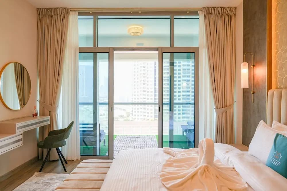 Yogi-Luxury 1BR Apartment with Panoramic Views - photo 1