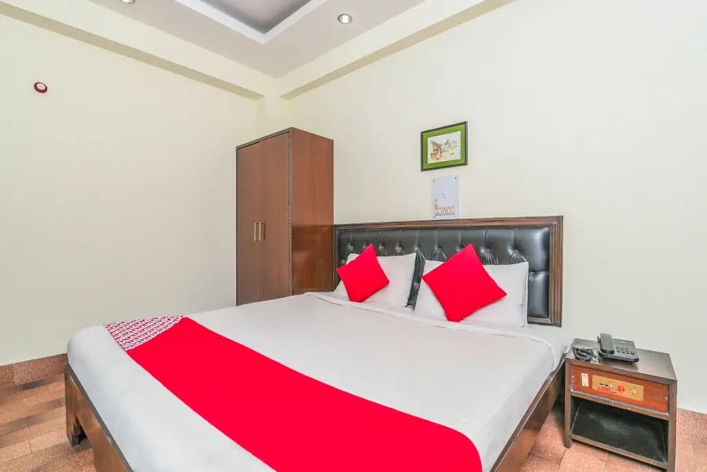 Hotel City Castle Karol Bagh - photo 4