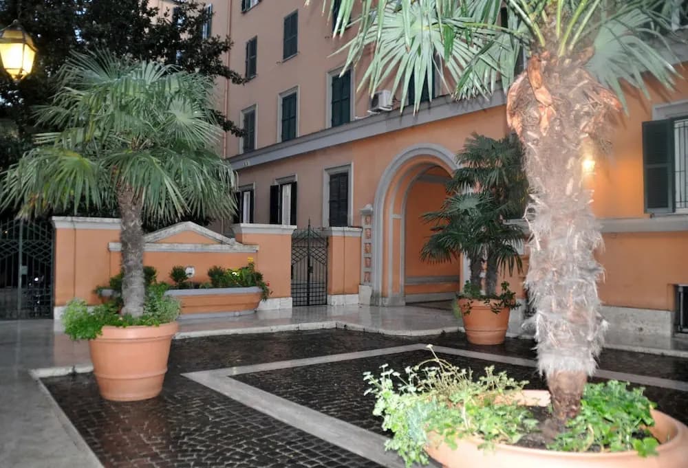 Mancini's Home - photo 11