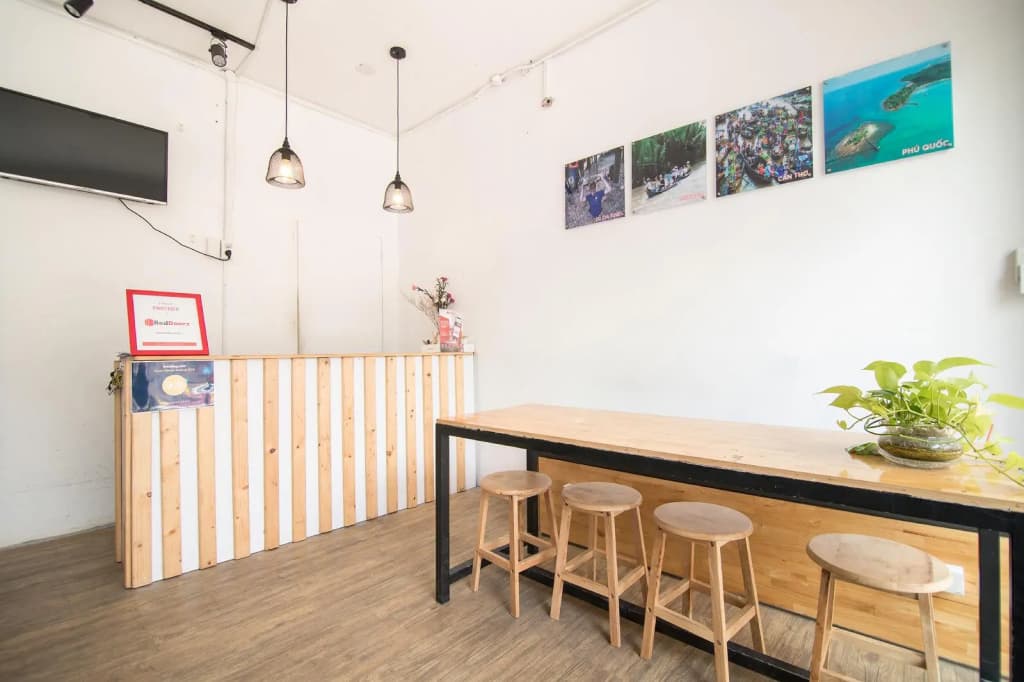 RedDoorz Plus @ Tran Hung Dao Street 2 - photo 2