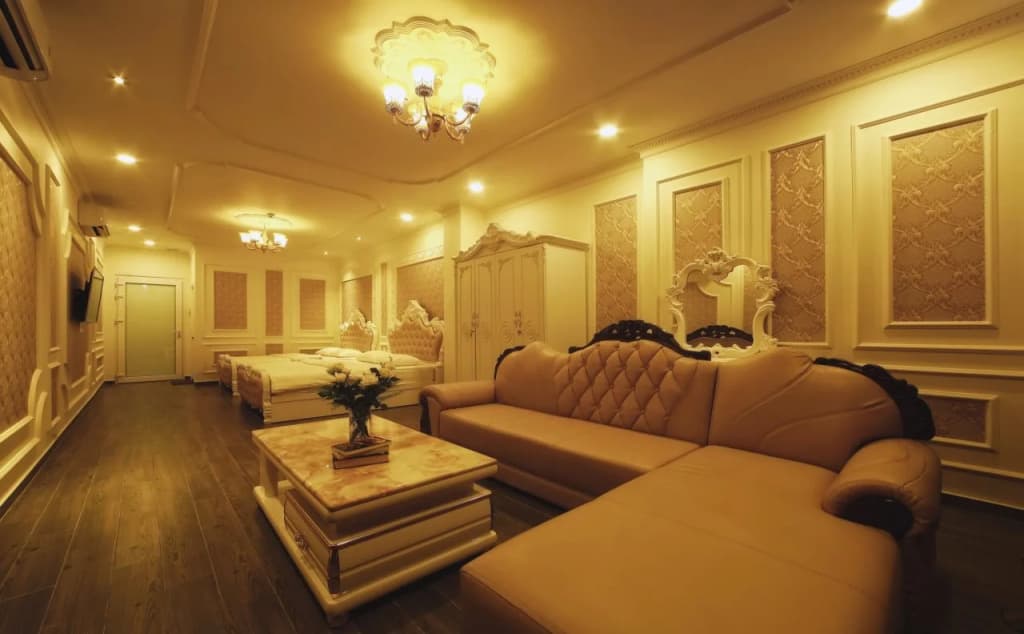 Royal Hotel - photo 12