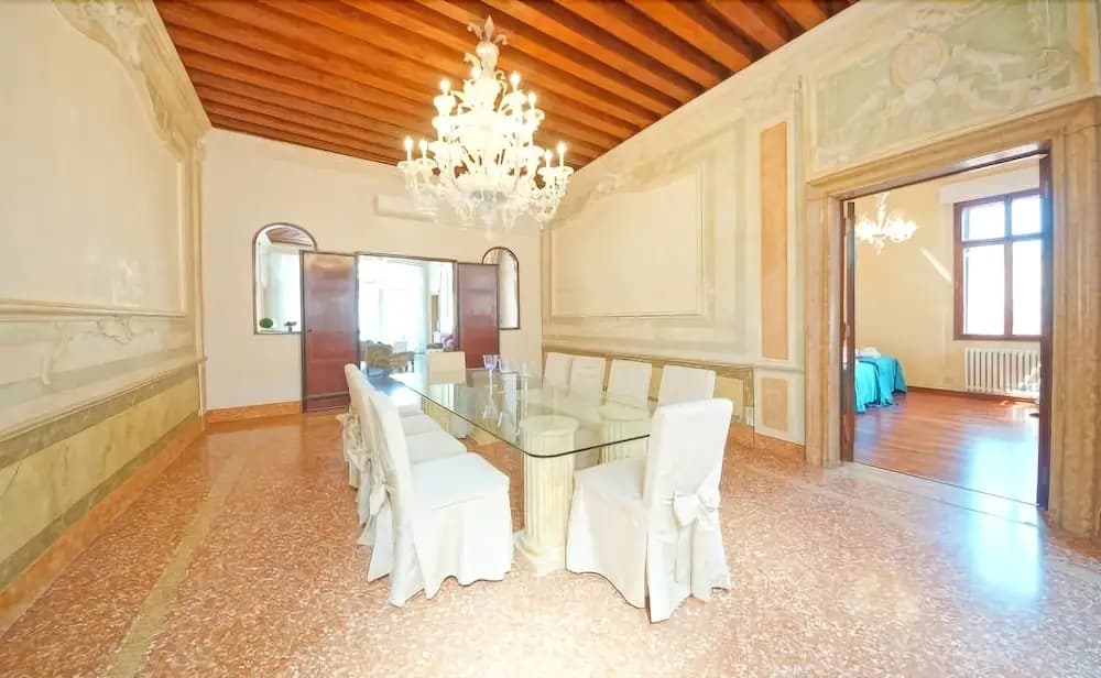 Luxury Balcony Apartment - photo 4