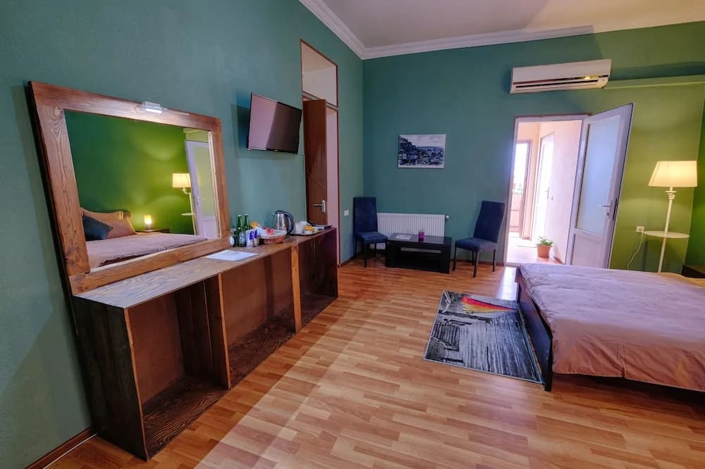 Euphoria Inn - photo 2