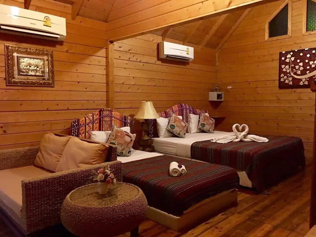 Loghome Boutique - photo 1
