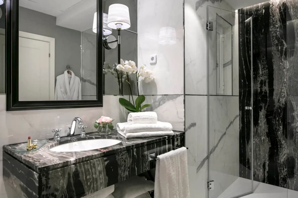 Hotel Emperador - photo 11