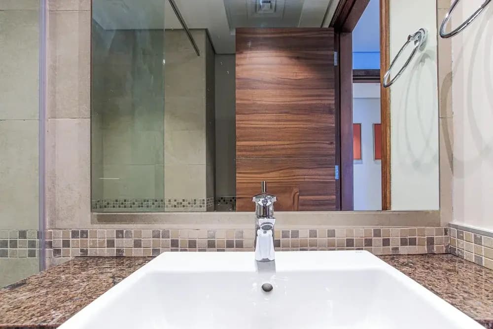 Luxurious 2BR Maids Eleganz Apt - photo 10