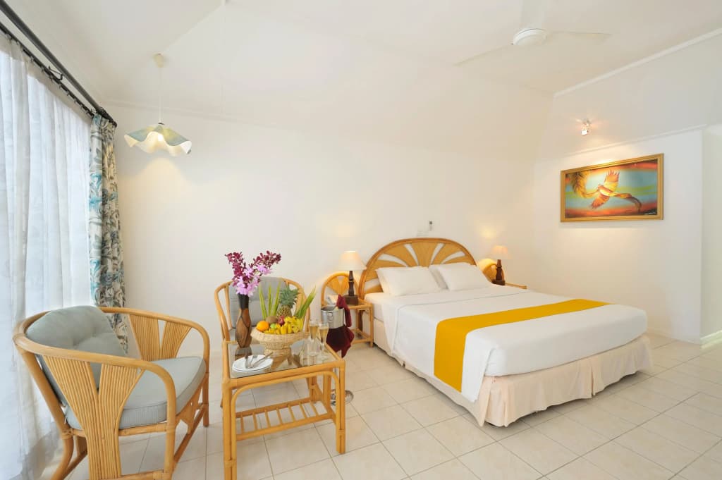 Holiday Island Resort & Spa - photo 2