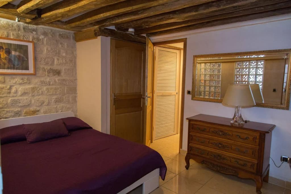 Saint-Germain des Pres Apartment - photo 6