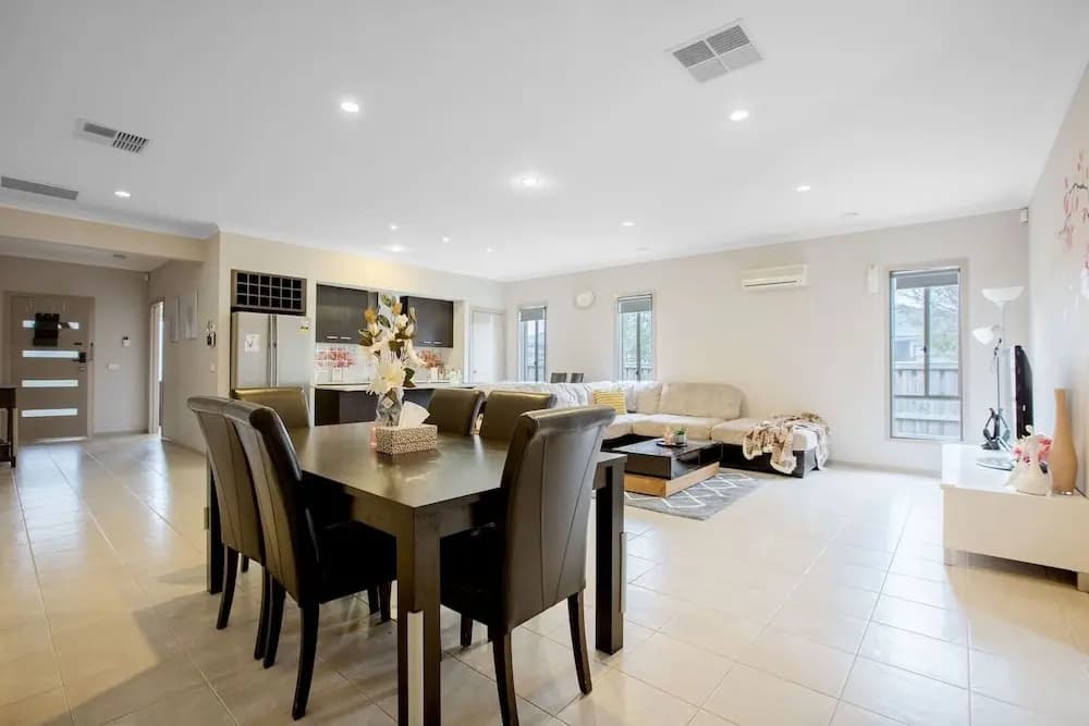 Gorgeous 4BR Home in Point Cook - photo 19