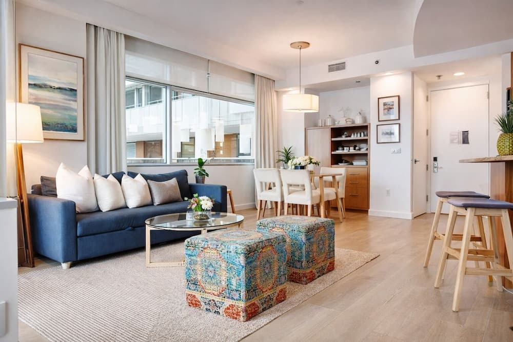 RS Suites - The AKA Residence - photo 39