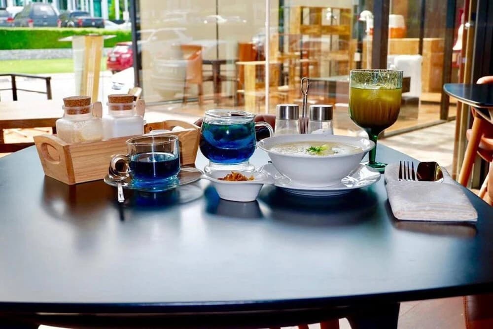 M.J. Gallery Poshtel - photo 11