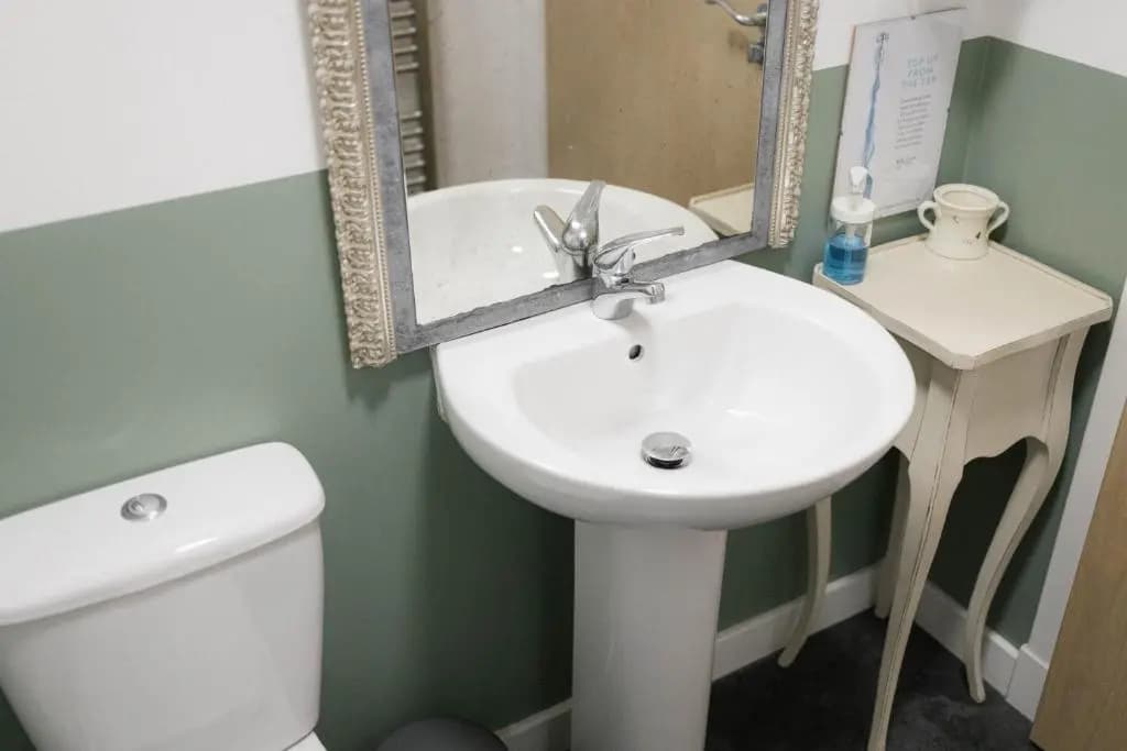 BroomHouse HomeStay - photo 7