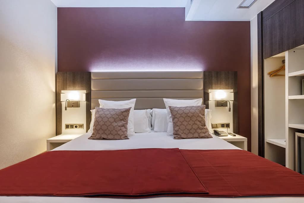 Ronda Lesseps Hotel  - photo 32