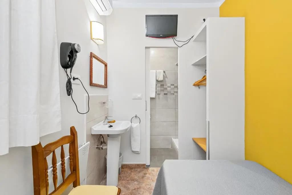 Hostal Santa Anna - photo 21