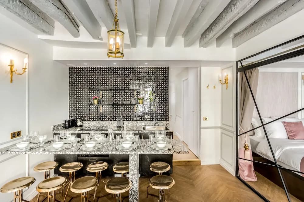 Luxury 4 Bedroom 3 Bathroom Louvre - AC - photo 18