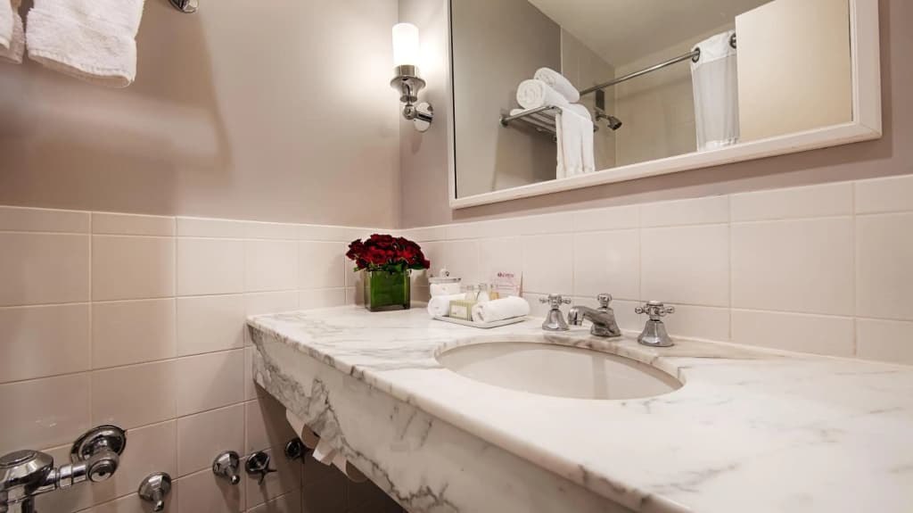 The Andrew Hotel - photo 8