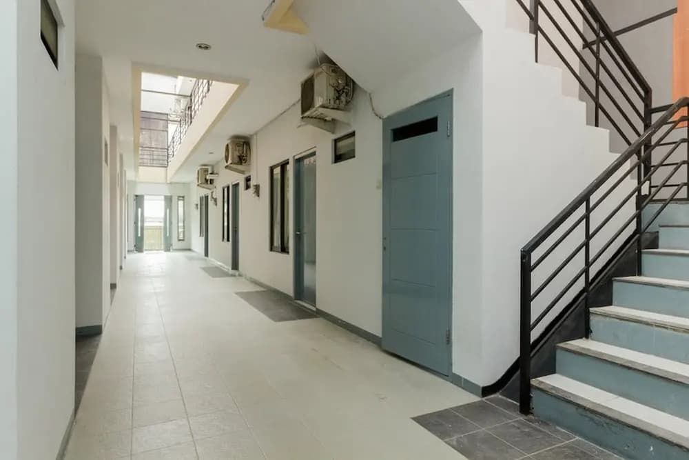 RedDoorz Syariah near Pondok Indah Mall 3 - photo 8
