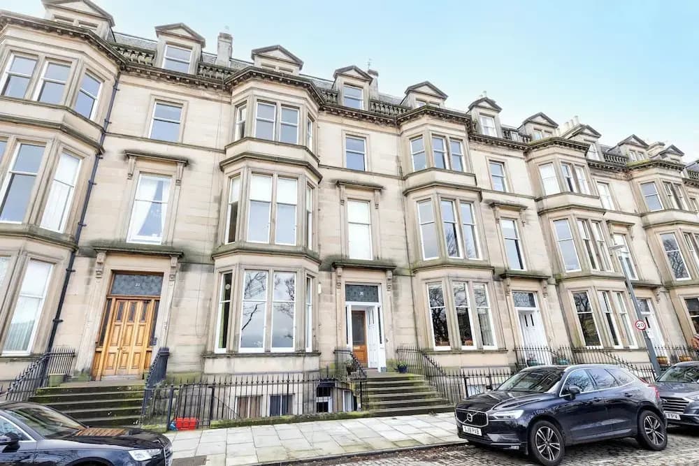 Spacious 2-Bedroom Ground Floor Flat - photo 37
