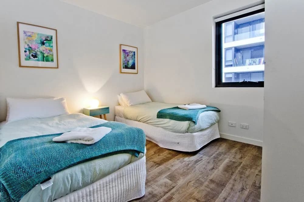 2 Bedder Melbourne Apt in New York End - photo 3