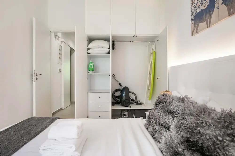 Mellow 2-Bedroom Apartment in Athens - photo 4