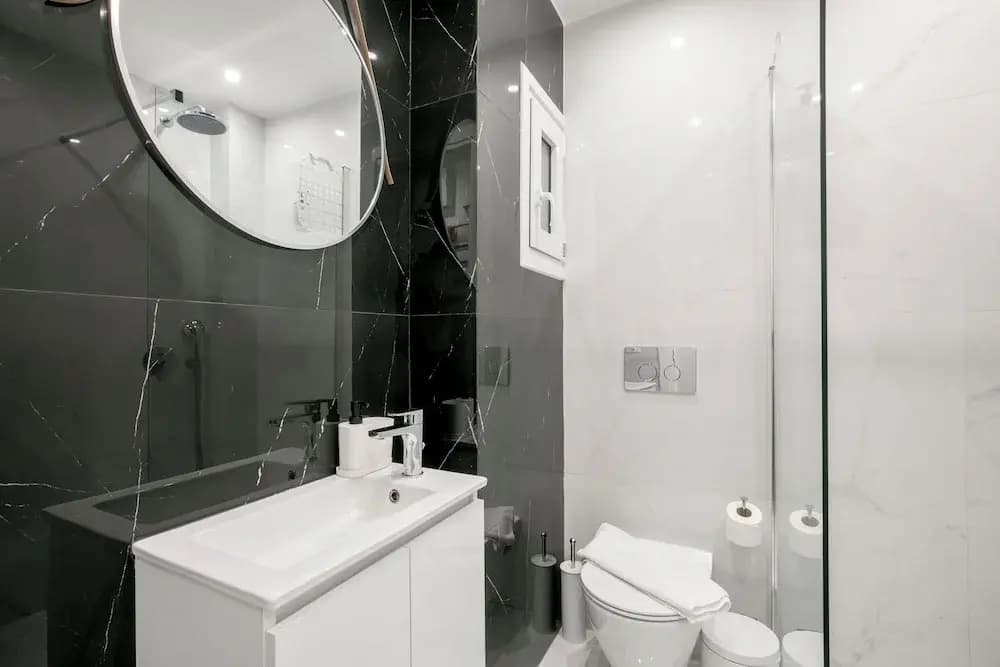Mellow 2-Bedroom Apartment in Athens - photo 7